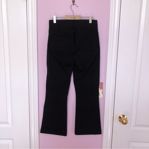 American Eagle Stretchy Black Cropped Flare Pants with Zipper - Picture 3 of 9